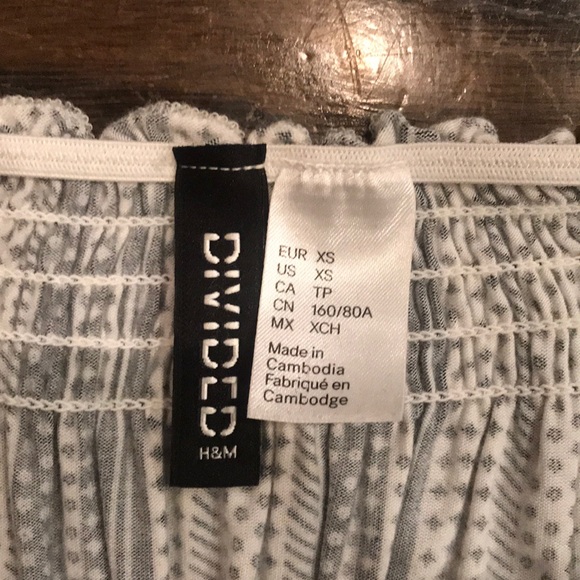 H&M Off the shoulder Crop Top - Picture 2 of 2